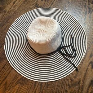 JOE FRESH FLOPPY BRIM SUMMER HAT ONE SIZE